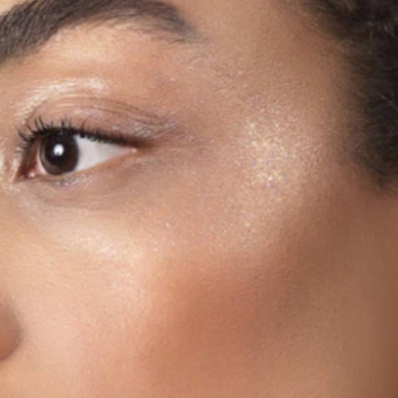 HP! 🥂✨Stila Highligter in Kitten! - Picture 4 of 6